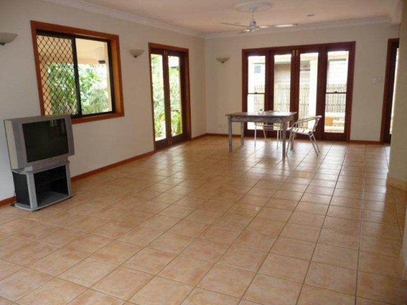 27 Cloudsley Street, Noosaville QLD 4566