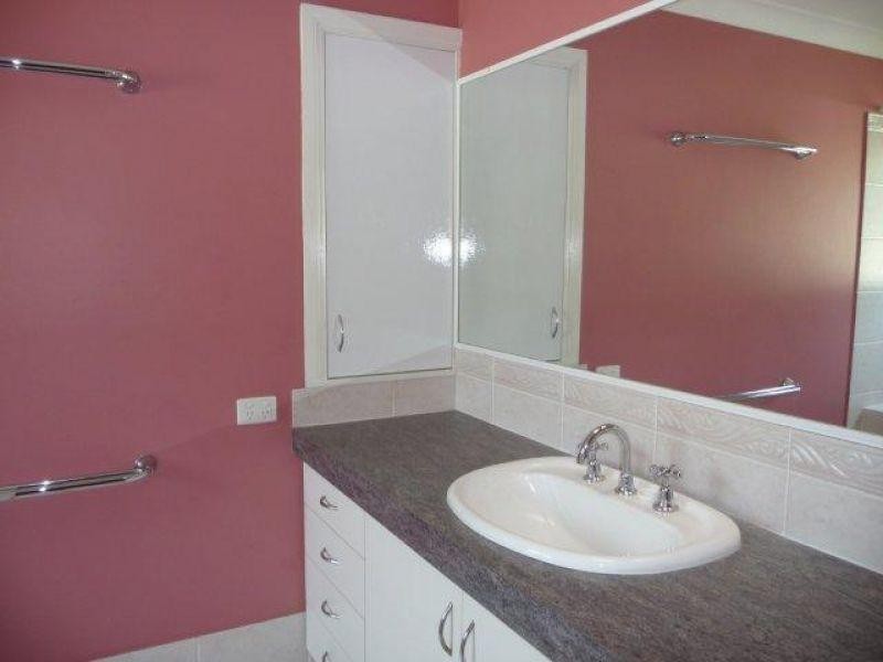 27 Cloudsley Street, Noosaville QLD 4566