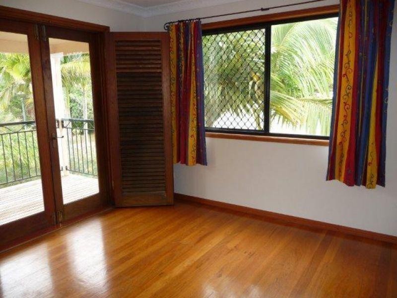 27 Cloudsley Street, Noosaville QLD 4566