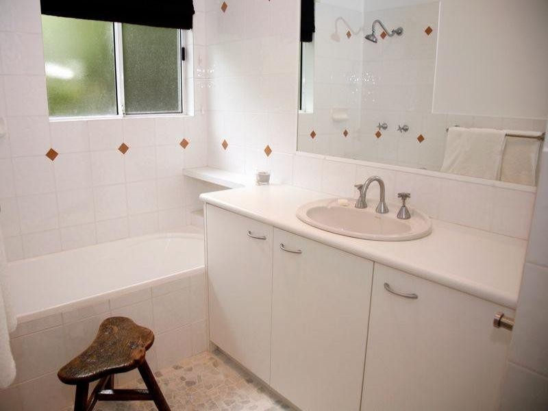 37 Rainbow Cres, Sunrise Beach QLD 4567