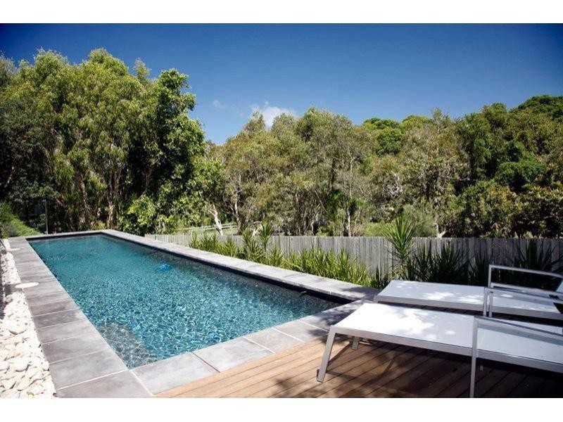 37 Rainbow Cres, Sunrise Beach QLD 4567