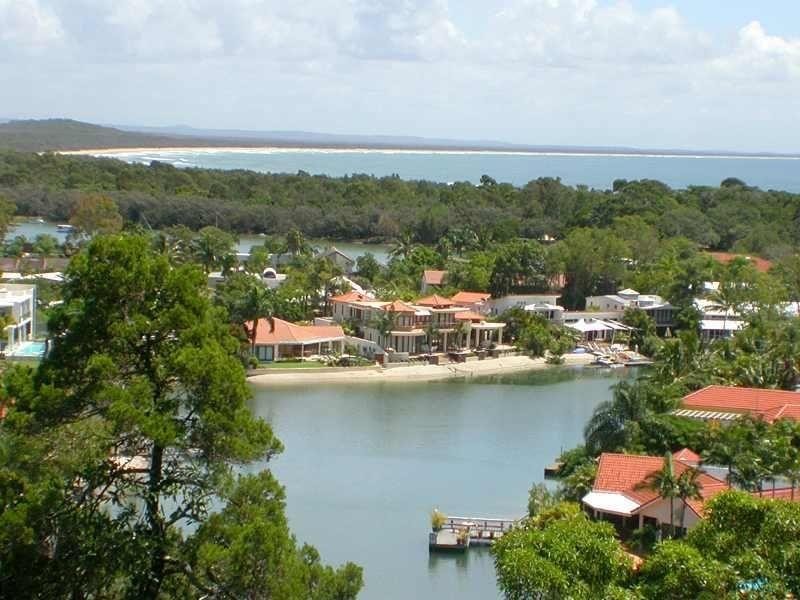 2/5 Natasha Avenue, Noosa Heads QLD 4567