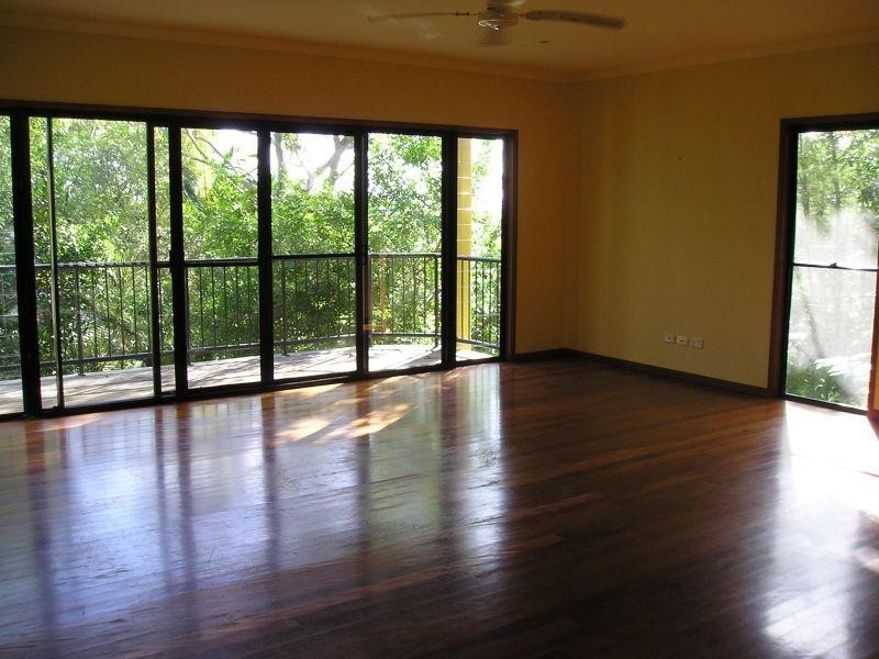 10 Honeysuckle Lane, Noosa Heads QLD 4567