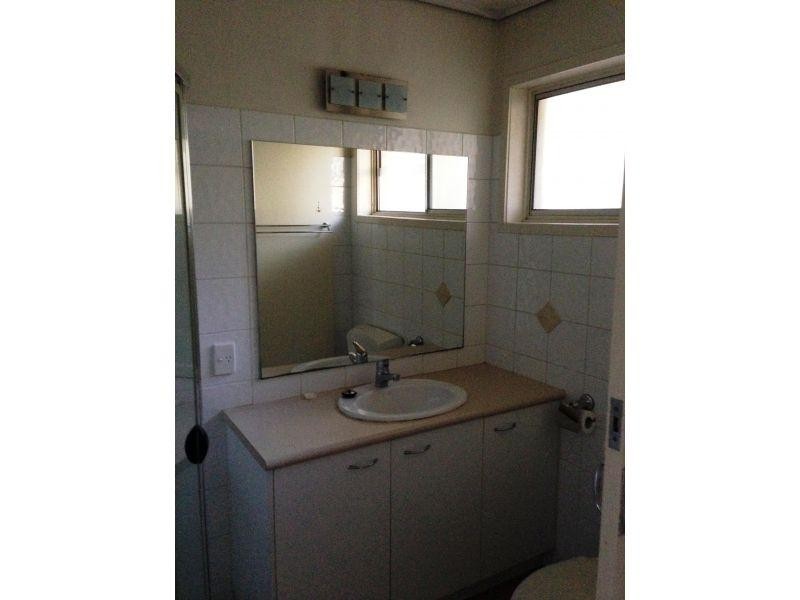 1/2 Kareela Avenue, Noosa Heads QLD 4567