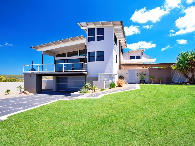 15 Tropicana Rise, Castaways Beach QLD 4567