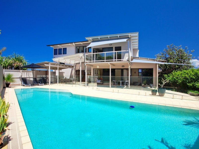 15 Tropicana Rise, Castaways Beach QLD 4567