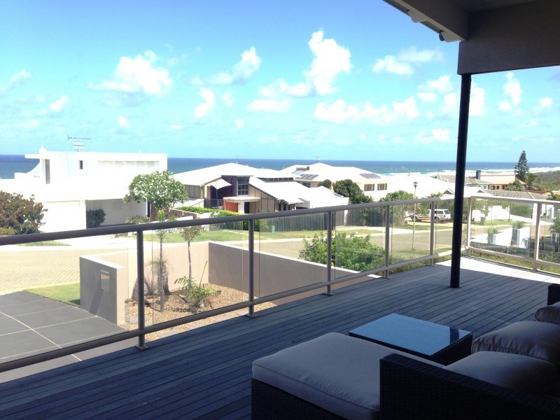 15 Tropicana Rise, Castaways Beach QLD 4567