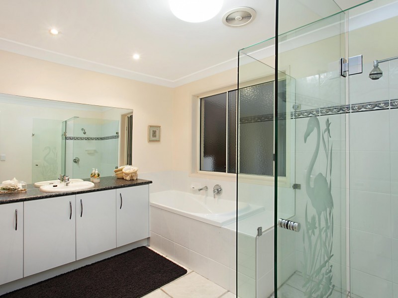 258 Illoura Place, Cooroibah QLD 4565