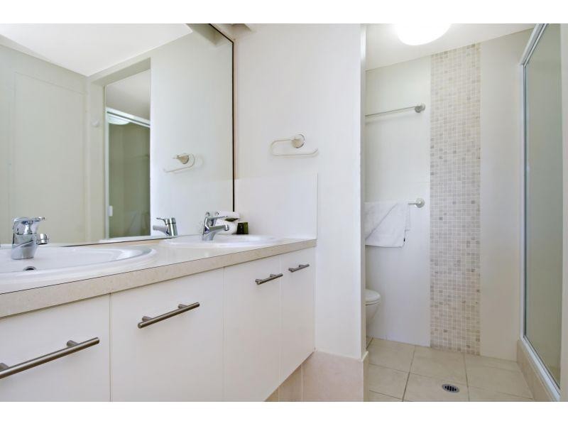 8/2 Noosa Drive, Noosa Heads QLD 4567