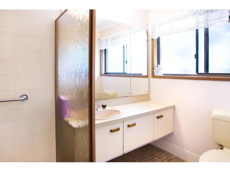 33 Leslie Drive, Noosa Heads QLD 4567