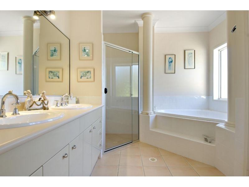 7 Habitat Place, Noosa Heads QLD 4567