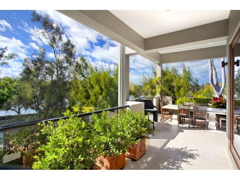 2/11 Hilton Esplanade, Noosaville QLD 4566