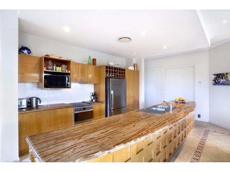 2/11 Hilton Esplanade, Noosaville QLD 4566
