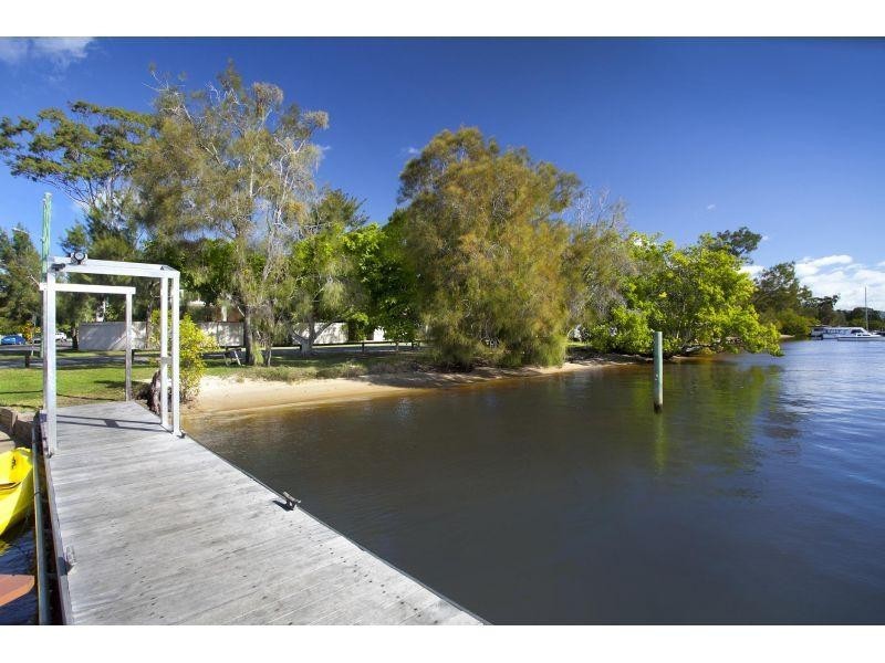 2/11 Hilton Esplanade, Noosaville QLD 4566