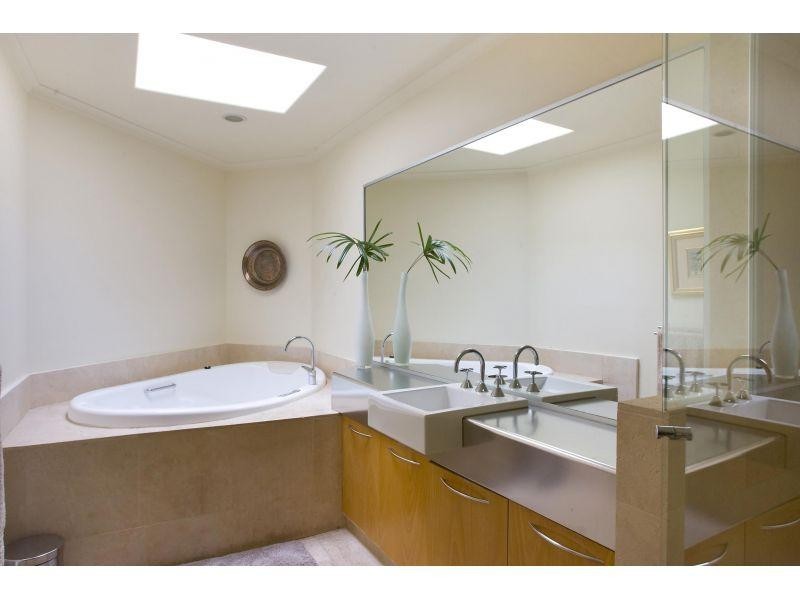 11 Currawong Street, Noosa Heads QLD 4567