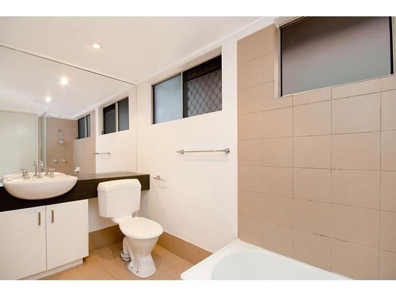 11/24  Lake Weyba Drive, Noosaville QLD 4566