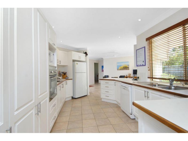 10 Sternlight Street, Noosa Waters QLD 4566