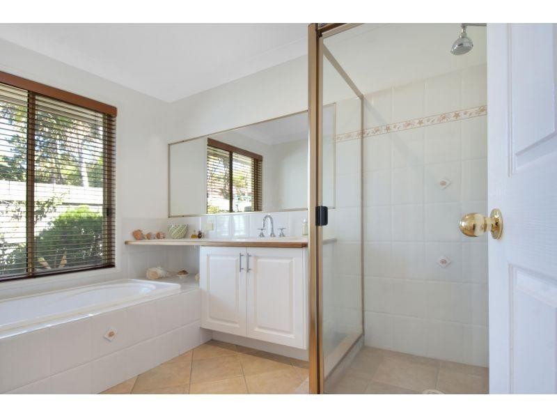 10 Sternlight Street, Noosa Waters QLD 4566