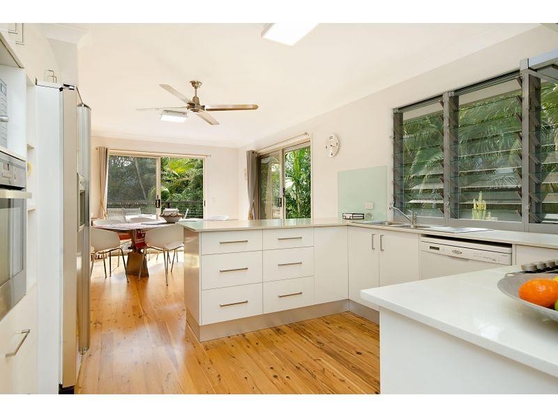 4 Flagship Court, Castaways Beach QLD 4567