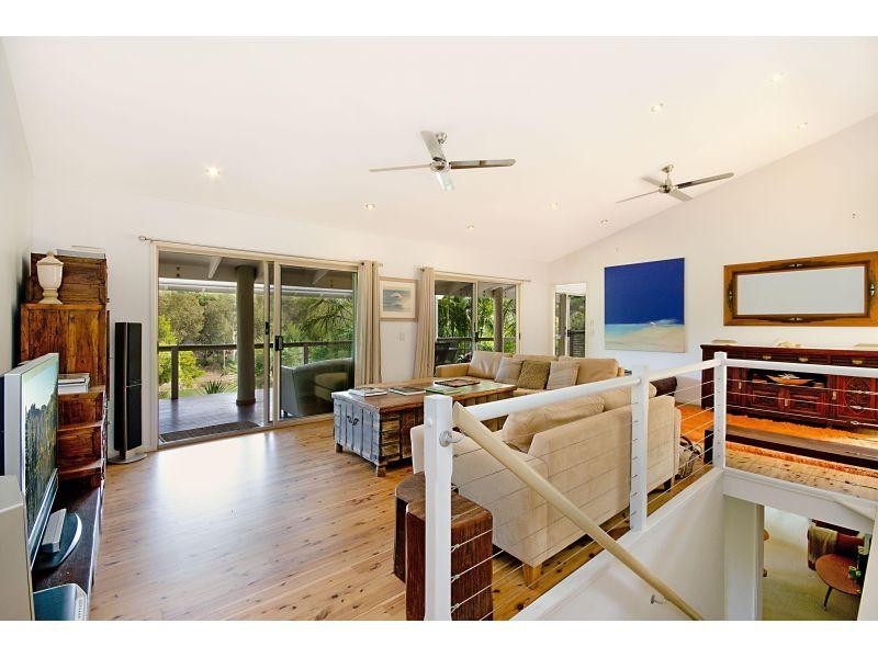 4 Flagship Court, Castaways Beach QLD 4567