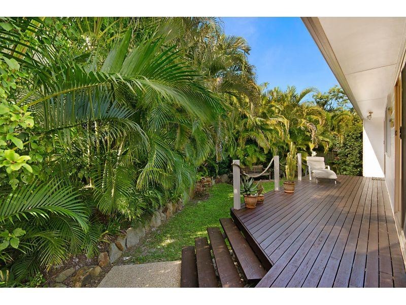4 Flagship Court, Castaways Beach QLD 4567