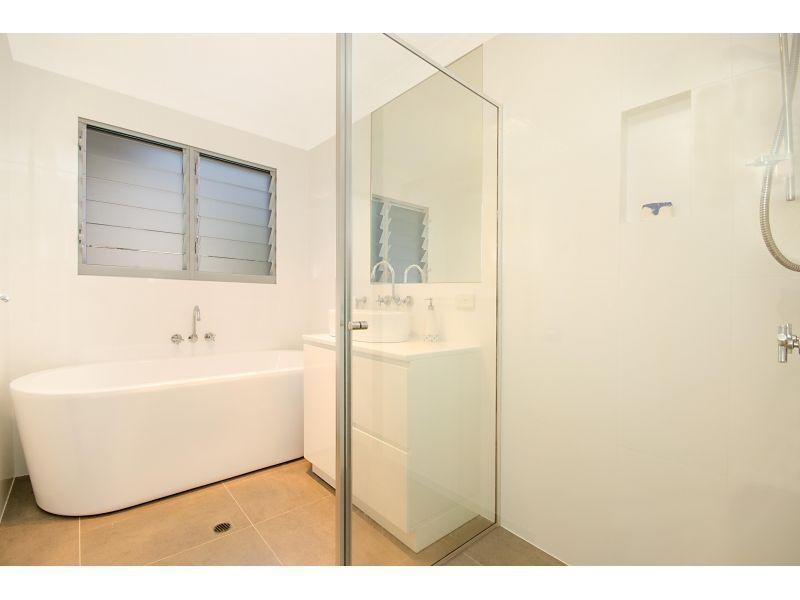 4 Flagship Court, Castaways Beach QLD 4567