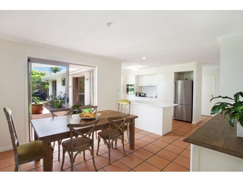 24 Seacove Court, Noosa Waters QLD 4566