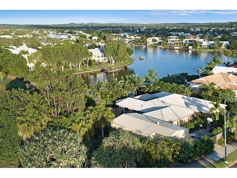 1 Riverbreeze Avenue, Noosa Waters QLD 4566