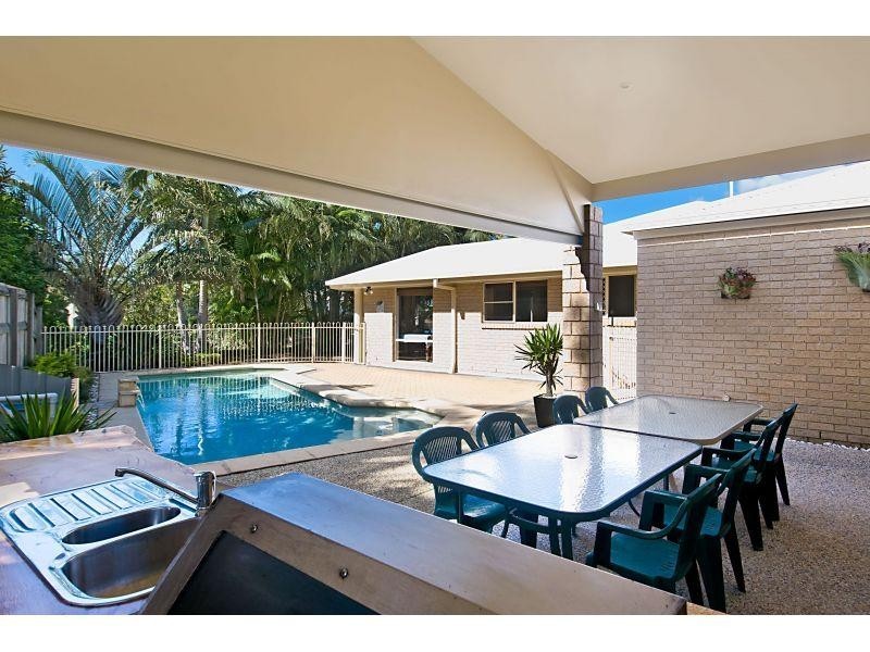 1 Riverbreeze Avenue, Noosa Waters QLD 4566