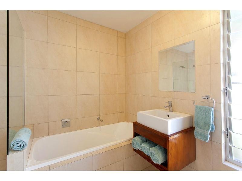 20 Leslie Drive, Noosa Heads QLD 4567