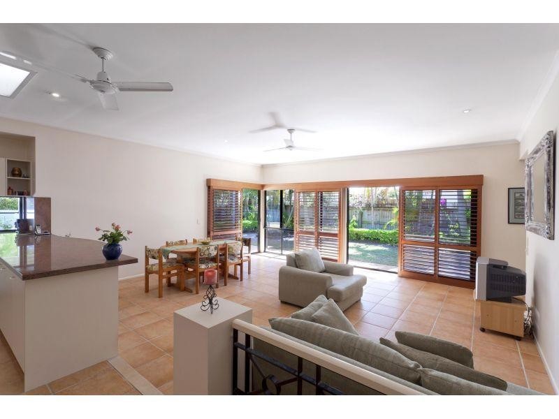 4 Oceanmist Court, Noosa Waters QLD 4566