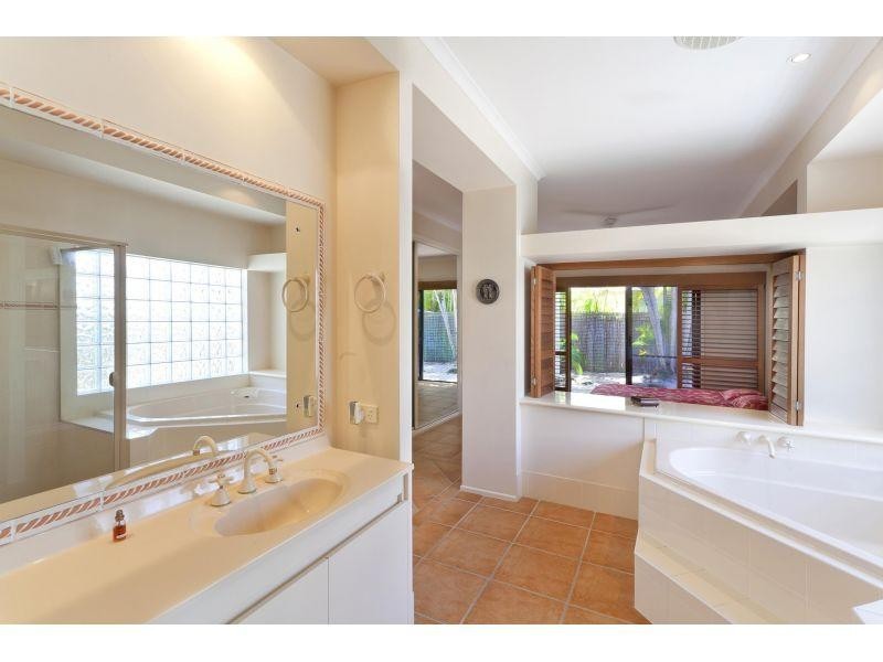 4 Oceanmist Court, Noosa Waters QLD 4566