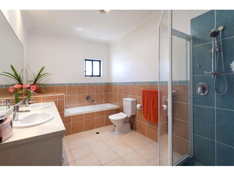 26 Starboard Avenue, Noosaville QLD 4566