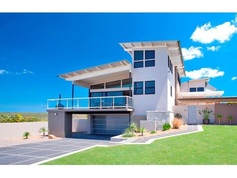 15 Tropicana Rise, Castaways Beach QLD 4567