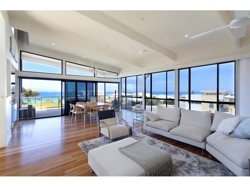 15 Tropicana Rise, Castaways Beach QLD 4567