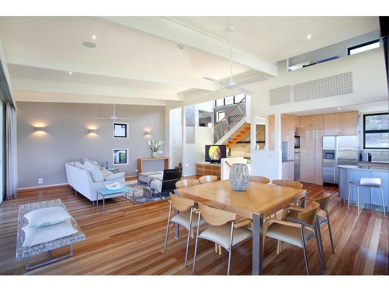15 Tropicana Rise, Castaways Beach QLD 4567