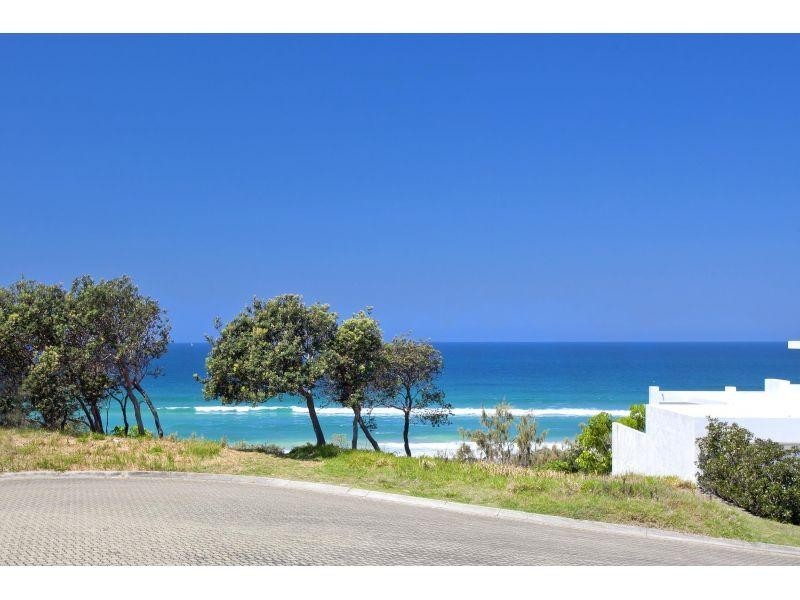 15 Tropicana Rise, Castaways Beach QLD 4567