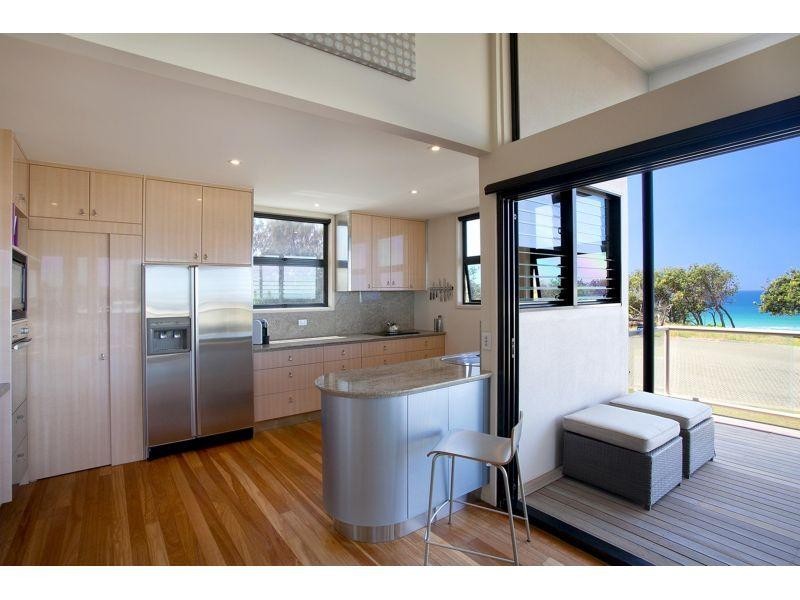 15 Tropicana Rise, Castaways Beach QLD 4567