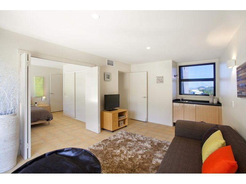 15 Tropicana Rise, Castaways Beach QLD 4567