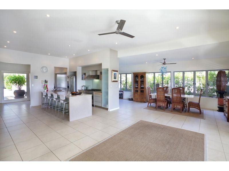 11 Waterside Court, Noosa Waters QLD 4566