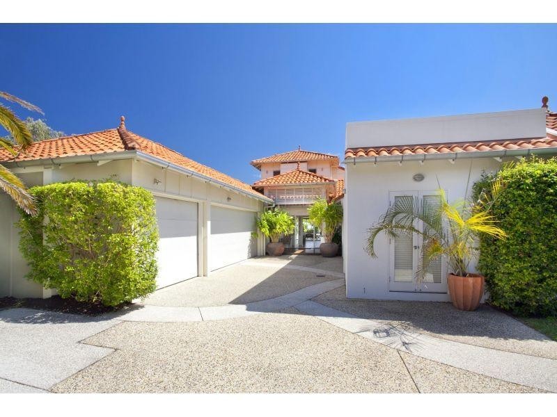 11 Waterside Court, Noosa Waters QLD 4566