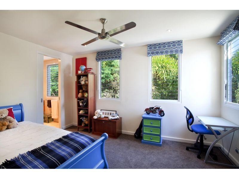 4 Seahorse Place, Noosa Waters QLD 4566