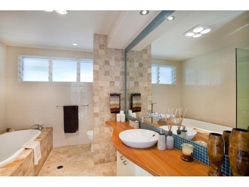 4 Seahorse Place, Noosa Waters QLD 4566