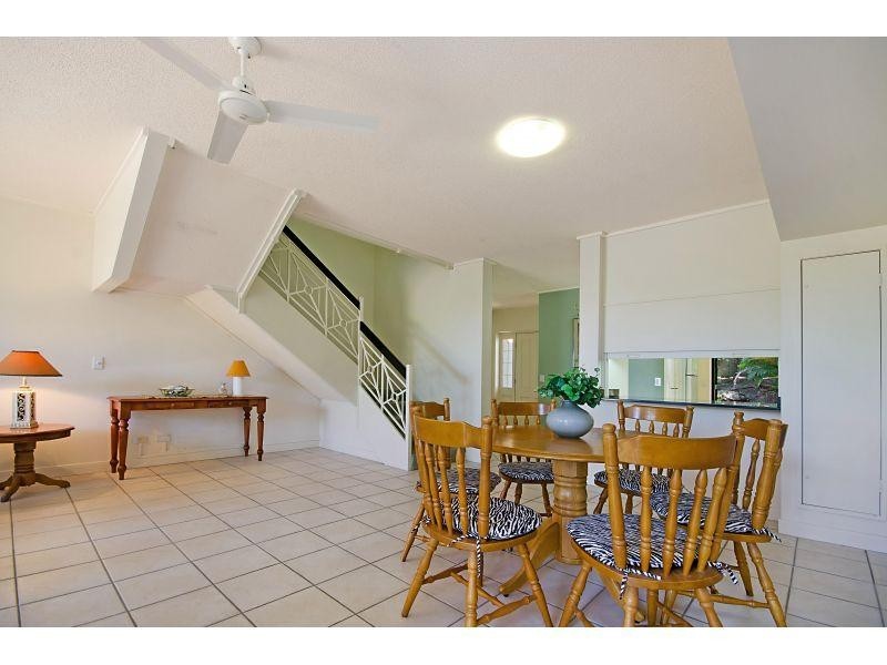 4/2 Orealla Crescent, Sunrise Beach QLD 4567