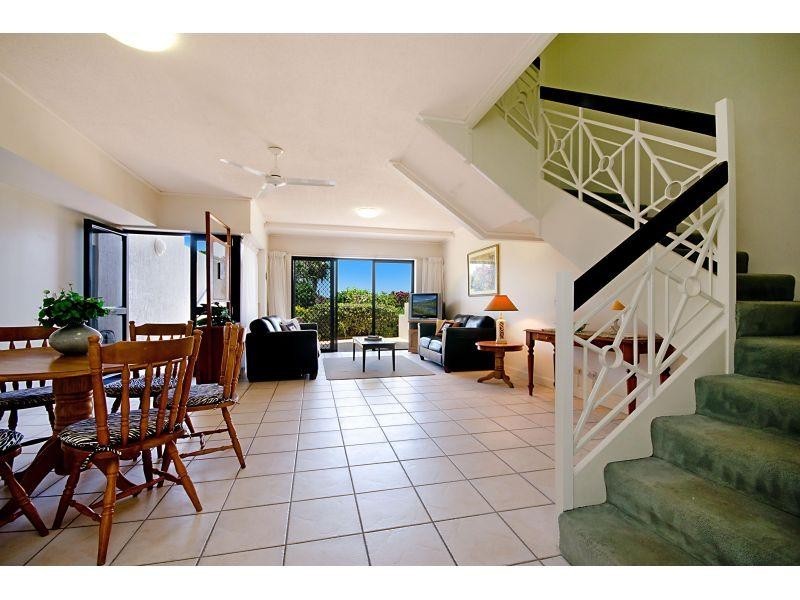 4/2 Orealla Crescent, Sunrise Beach QLD 4567