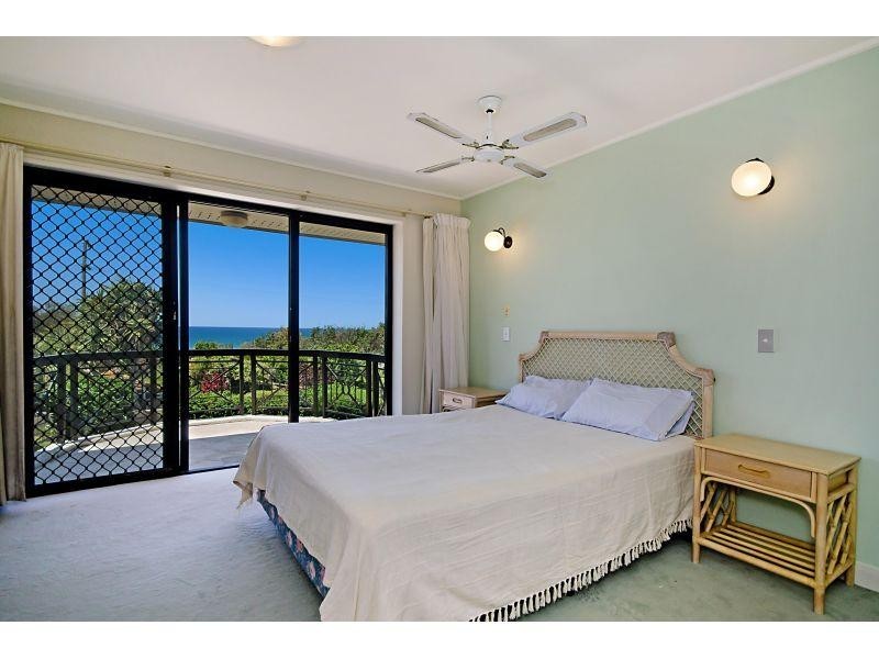 4/2 Orealla Crescent, Sunrise Beach QLD 4567