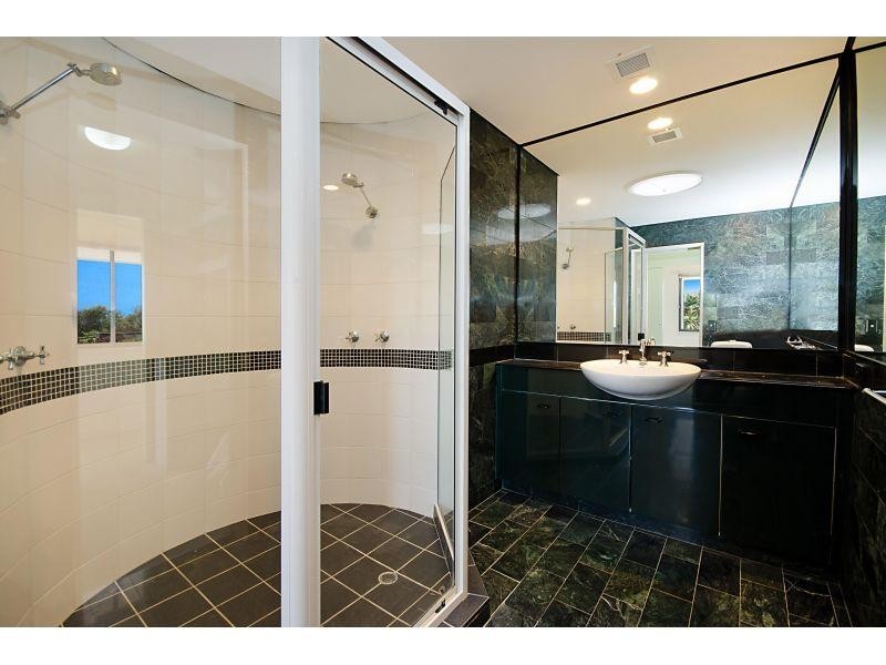 4/2 Orealla Crescent, Sunrise Beach QLD 4567