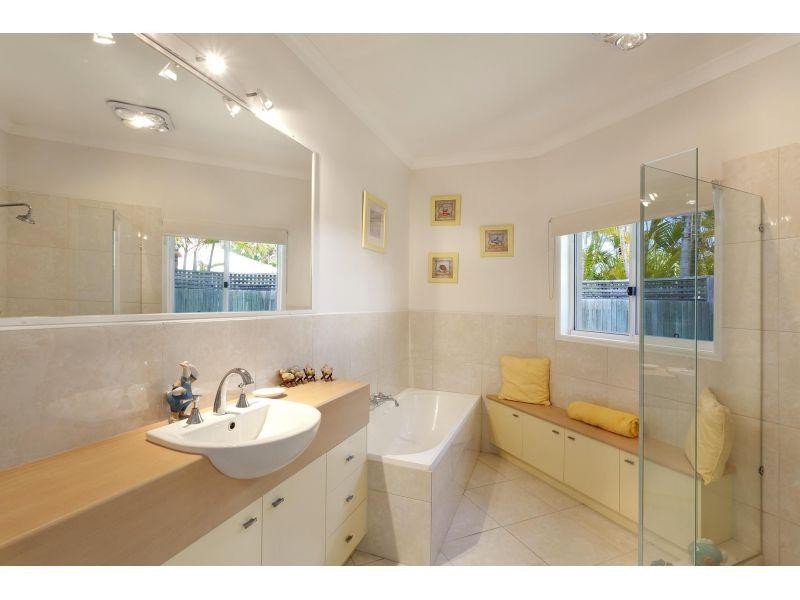 6 Seascout Circuit, Noosa Waters QLD 4566