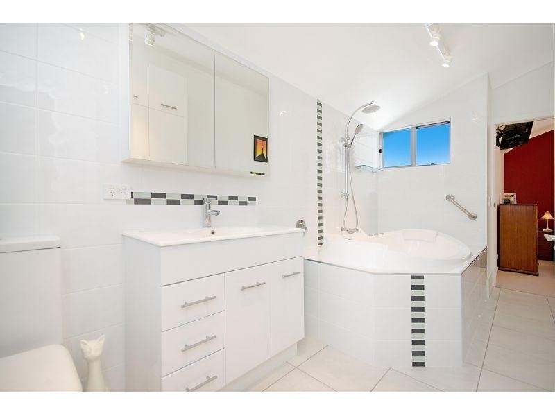 2/53 Southern Cross Parade, Sunrise Beach QLD 4567