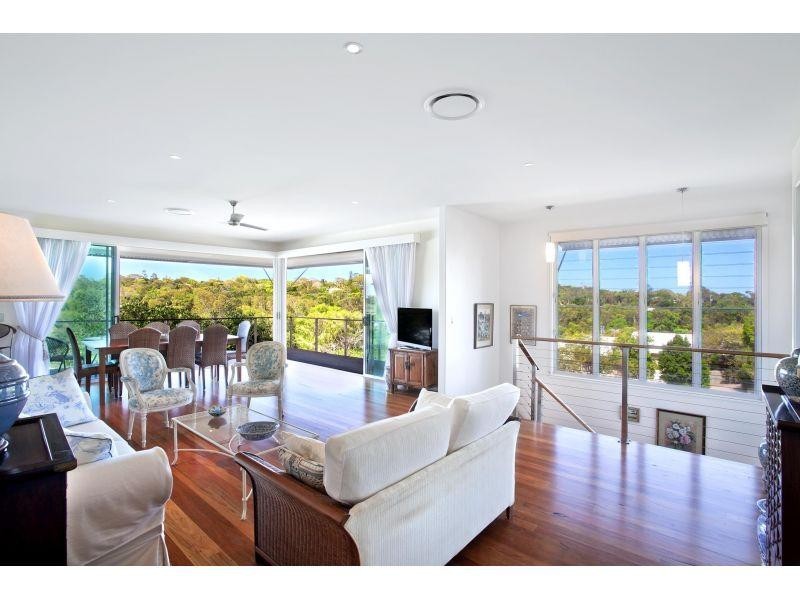 2/71 Southern Cross Parade, Sunrise Beach QLD 4567